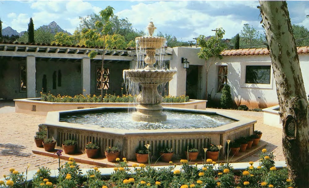 Plaza de la Fuente fountain