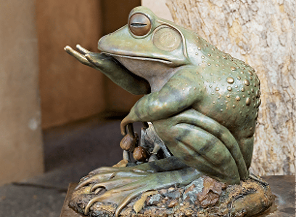 Bronze frog sculpture at Tlaquepaque
