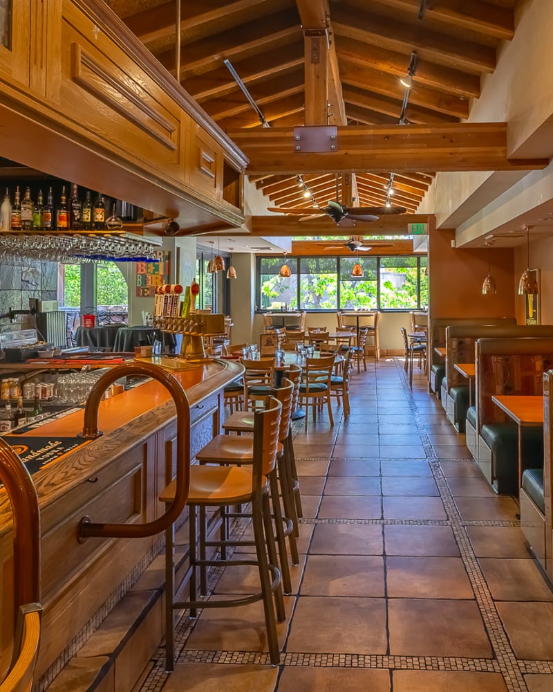 Oak Creek Brewery & Grill Interior