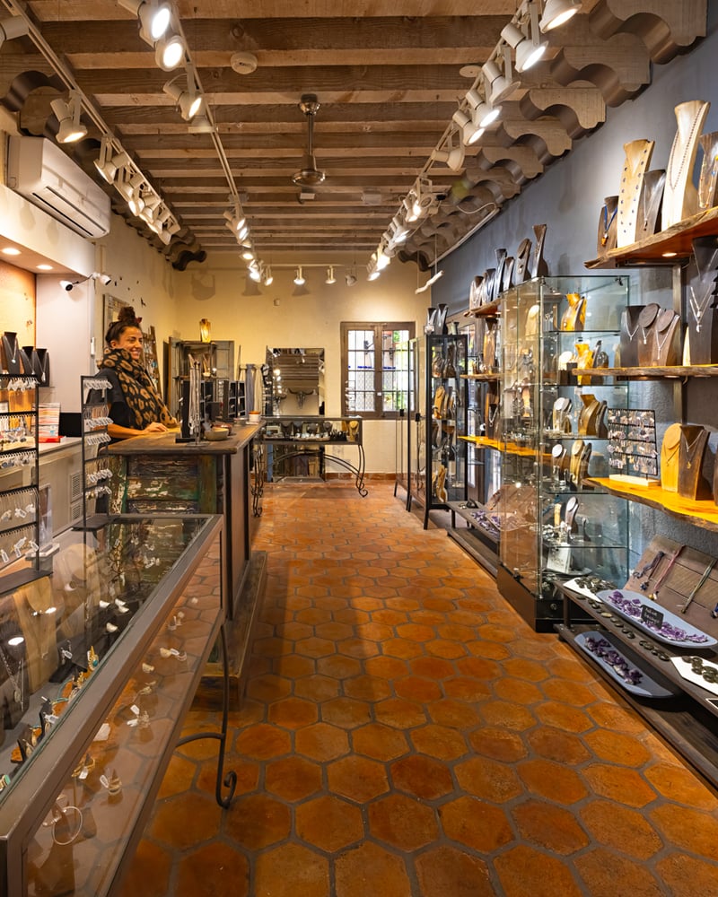 Caravana Jewelry Interior